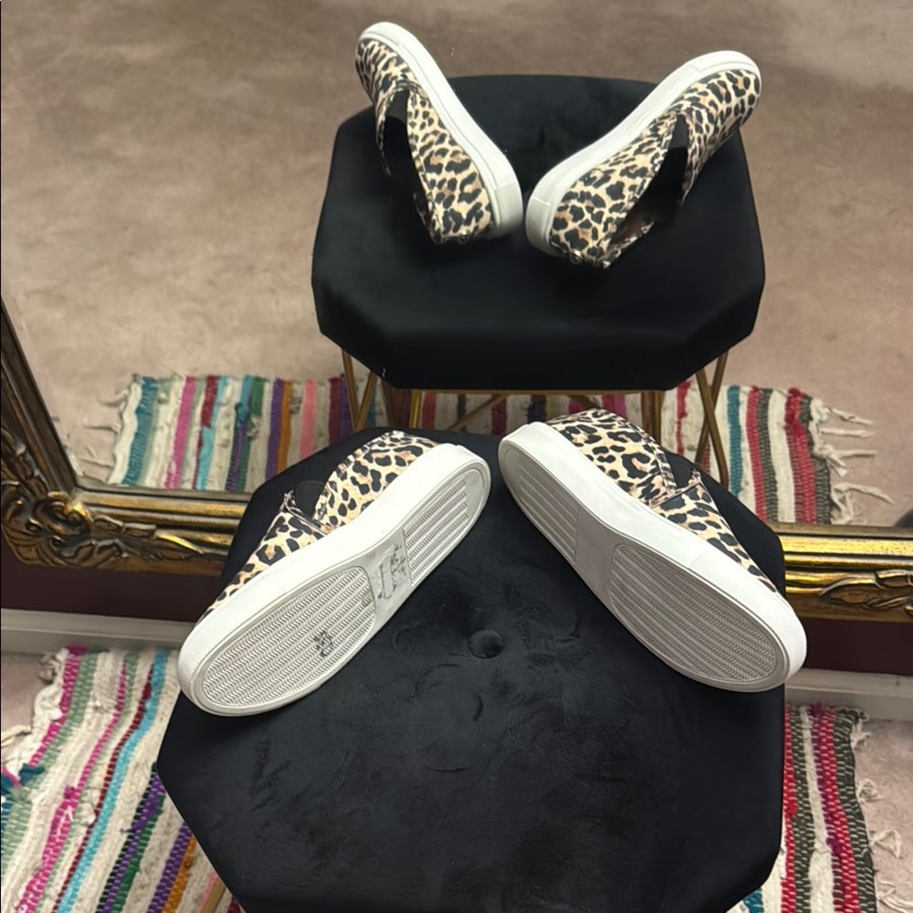 Trendy Animal Print Slip-On Shoes - Picture 3 of 3